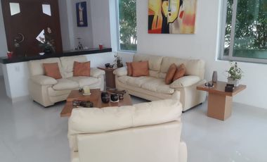 Residencia en VENTA con hermosa vista a lago natural, Yucatán Country club.