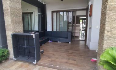 VENDO CASA EN SAMBORONDON CON VISTA AL LAGO