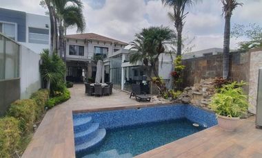 VENDO CASA EN SAMBORONDON CON VISTA AL LAGO