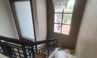 VENDO CASA EN SAMBORONDON CON VISTA AL LAGO