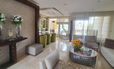 VENDO CASA EN SAMBORONDON CON VISTA AL LAGO