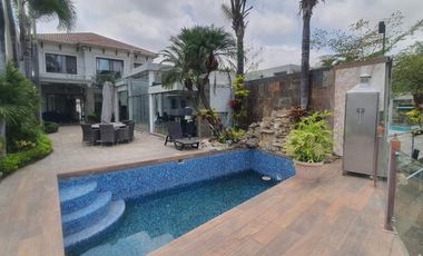 VENDO CASA EN SAMBORONDON CON VISTA AL LAGO