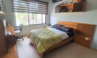 VENDO CASA EN SAMBORONDON CON VISTA AL LAGO