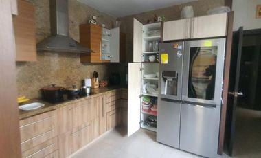 VENDO CASA EN SAMBORONDON CON VISTA AL LAGO