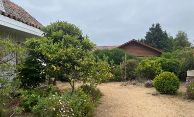 Casa 7 dorm, sitio con jardín y terraza, Pingueral. Tome