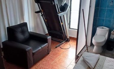 SE VENDE CASA CON DEPARTAMENTO