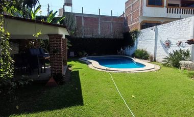 SE VENDE CASA CON DEPARTAMENTO