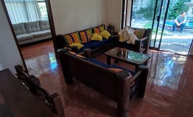 SE VENDE CASA CON DEPARTAMENTO
