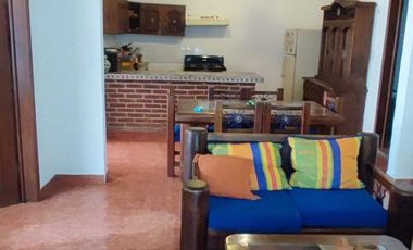 SE VENDE CASA CON DEPARTAMENTO
