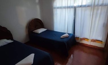 SE VENDE CASA CON DEPARTAMENTO