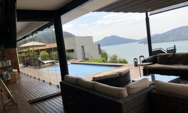 Casa en VENTA… Valle de Bravo Carr. Toluca–Valle de Bravo Km 68, La Granja