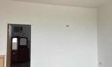 Santa Elena, Se Renta Edificio de 4 departamentos y 2 locales