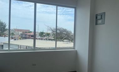 Santa Elena, Se Renta Edificio de 4 departamentos y 2 locales