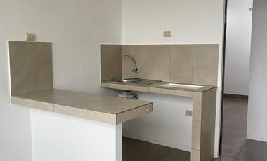 Santa Elena, Se Renta Edificio de 4 departamentos y 2 locales