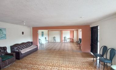 QUINTA CON PISCINA EN VENTA, DE UNA HECTAREA DE TERRENO, Sector: Guarangos Grande, Azogues