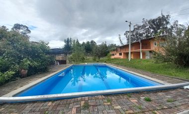 QUINTA CON PISCINA EN VENTA, DE UNA HECTAREA DE TERRENO, Sector: Guarangos Grande, Azogues