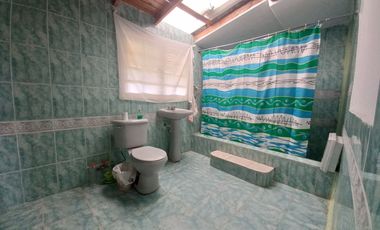 QUINTA CON PISCINA EN VENTA, DE UNA HECTAREA DE TERRENO, Sector: Guarangos Grande, Azogues