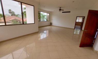 Samborondón, Vendo Hermosa Casa de Grandes Dimensiones 4 Dorm con Piscina