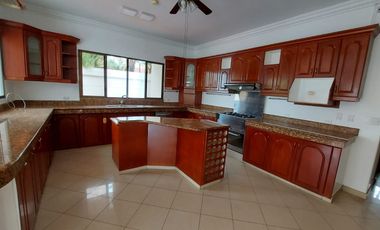 Samborondón, Vendo Hermosa Casa de Grandes Dimensiones 4 Dorm con Piscina