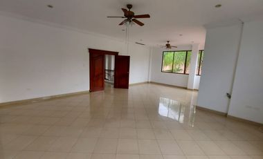 Samborondón, Vendo Hermosa Casa de Grandes Dimensiones 4 Dorm con Piscina