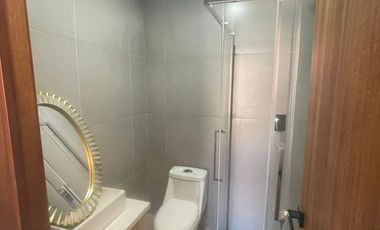 ESTRATÉGICA INVERSIÓN. MINI SUITE POR ESTRENAR EN VENTA, SECTOR SAN ROQUE, CENTRO HISTORICO CUENCA