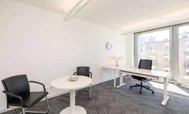 Unlimited office access in Regus Colours Town Center
