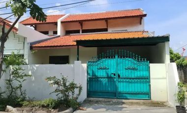 Rumah Bersih dan Terawat di Gayungsari Barat, Cocok untuk Keluarga