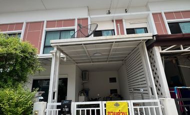 ขายถูกมาก !! บ้านทาวน์เฮ้าส์ 2 ชั้น ม.เจ ทาวน์ รังสิต คลอง 1 (J Town Rangsit - Klong 1) พื้นที่ดิน  17.8 ตร.ว พื้นที่ใช้สอย พื้นที่ใช้สอย 115 ตร.ม. เห