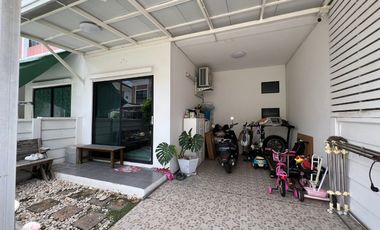 ขายถูกมาก !! บ้านทาวน์เฮ้าส์ 2 ชั้น ม.เจ ทาวน์ รังสิต คลอง 1 (J Town Rangsit - Klong 1) พื้นที่ดิน  17.8 ตร.ว พื้นที่ใช้สอย พื้นที่ใช้สอย 115 ตร.ม. เห