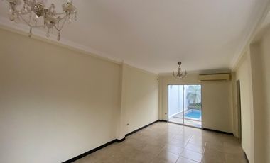 Alquilo cómoda casa en Villa Club