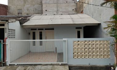 Rumah Minimalis Dalam Komplek Dekat Jalan Raya Jakarta-Bogor
