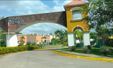 ¡ENTREGA INMEDIATA! Casa en Las Fincas Residencial con ALBERCA,Poza Rica Veracruz