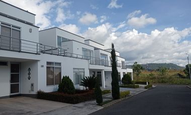 VENTA CASA EN FUSAGASUGÁ. Hermosa Casa en Conjunto Cerrado.