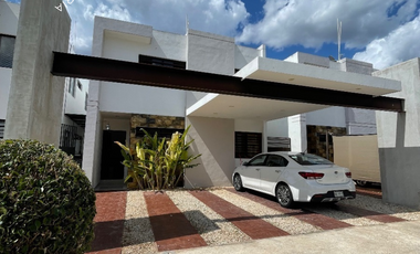 Casa en VENTA en Cholul, Mérida con alberca privada
