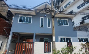 The best deal !! Detached house​ 2​floor​ near​ Puchao​ Saming Phrai Road.​ In-building​ space​ 200 Sq.m Area​ 53 Sq.wah