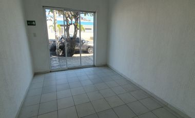 Oficinas de 50 m² y 80 m² en planta baja con vista a la calle en Col. Flores Magon