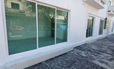 Oficinas de 50 m² y 80 m² en planta baja con vista a la calle en Col. Flores Magon