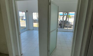 Oficinas de 50 m² y 80 m² en planta baja con vista a la calle en Col. Flores Magon