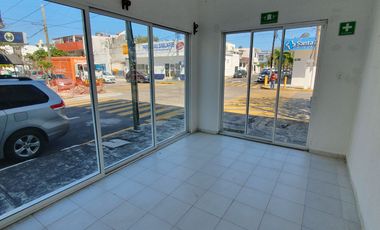 Oficinas de 50 m² y 80 m² en planta baja con vista a la calle en Col. Flores Magon