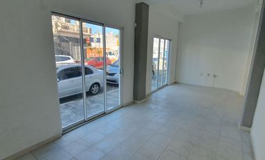 Oficinas de 50 m² y 80 m² en planta baja con vista a la calle en Col. Flores Magon
