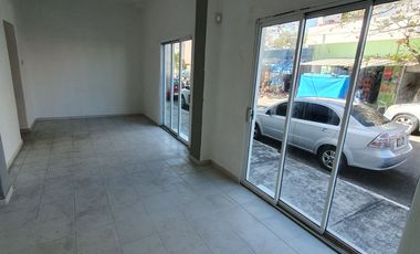 Oficinas de 50 m² y 80 m² en planta baja con vista a la calle en Col. Flores Magon