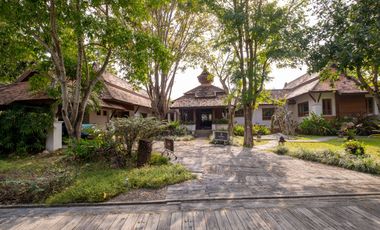 Lakefront 3 Bedroom Lanna Style House in Lamphun