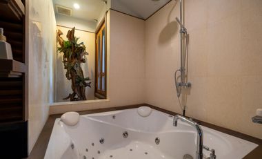 Lakefront 3 Bedroom Lanna Style House in Lamphun