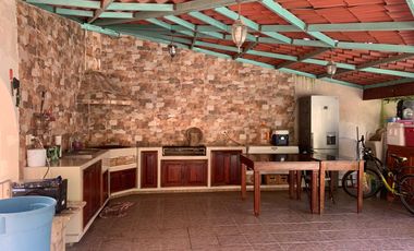 Excelente casa amplia con jardines y alberca