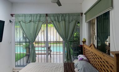 Excelente casa amplia con jardines y alberca