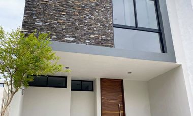 Residencia Nueva con Roof Garden en Coto Vitana, Zona Altavista, Zapopan