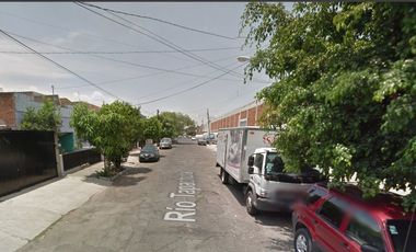 Oportunidad de Remate Bancario en Calle Río Tapachula, Colonia Lomas de San Pedro, Municipio Guadalajara, Estado de Jalisco-Casa Adjudicada