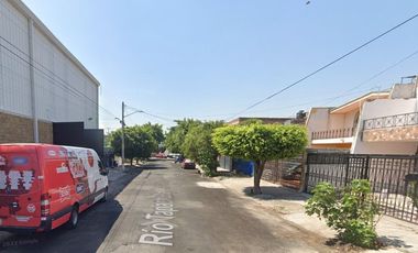 Oportunidad de Remate Bancario en Calle Río Tapachula, Colonia Lomas de San Pedro, Municipio Guadalajara, Estado de Jalisco-Casa Adjudicada