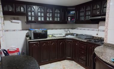 Vendo amplia casa de 2 piso 6 alcobas, quinta granada