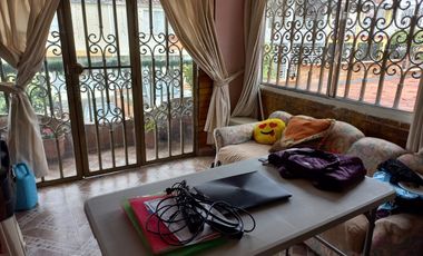 Vendo amplia casa de 2 piso 6 alcobas, quinta granada